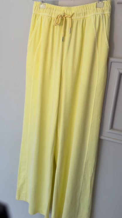 Calça pantalona de Sarja